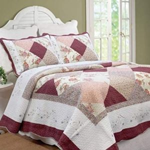 Selling at yard sale 4 June - King size quilt and standard shams